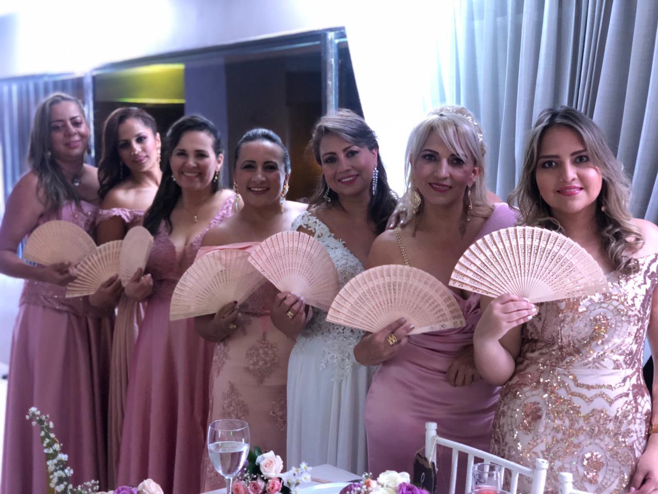 Damas de compañía: Sonia Muñoz, Sonia Ortiz, Liza Adriana Carvajal, Rocío Collazos, Rocío Rojas.